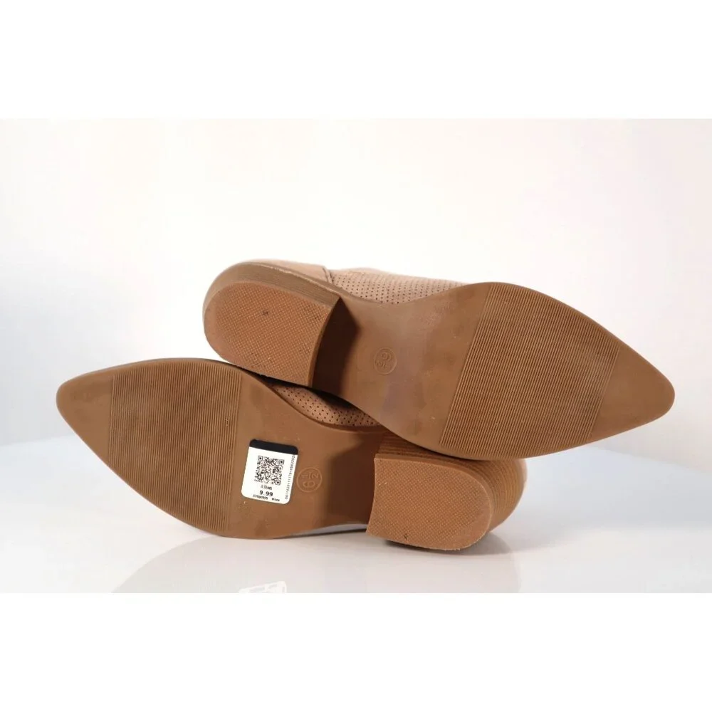 UNIVERSAL THREAD by Perforated Ankle Booties with Stacked Heel Size 6.5‎
